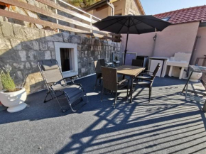 Explore old town and all the beauties in Omiš staying at Apartment Olmissum